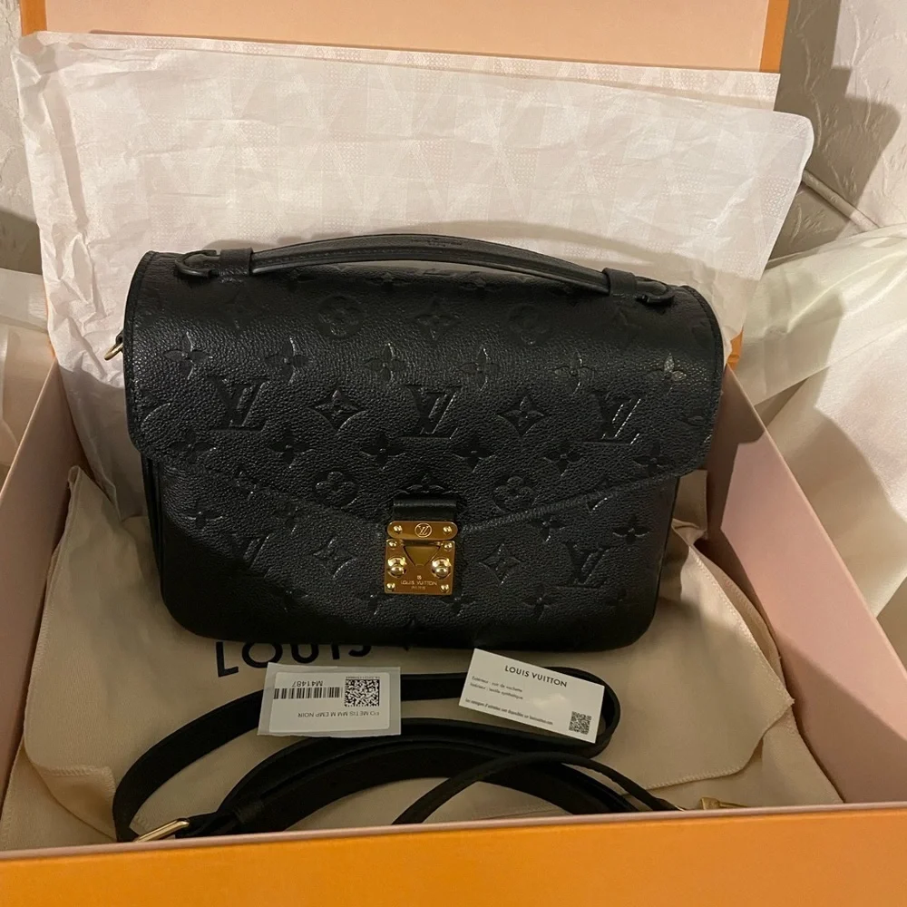 Louis Vuitton Black Pochette Métis Monogram
Empreinte Embossed Crossbody - Picture 3 of 15